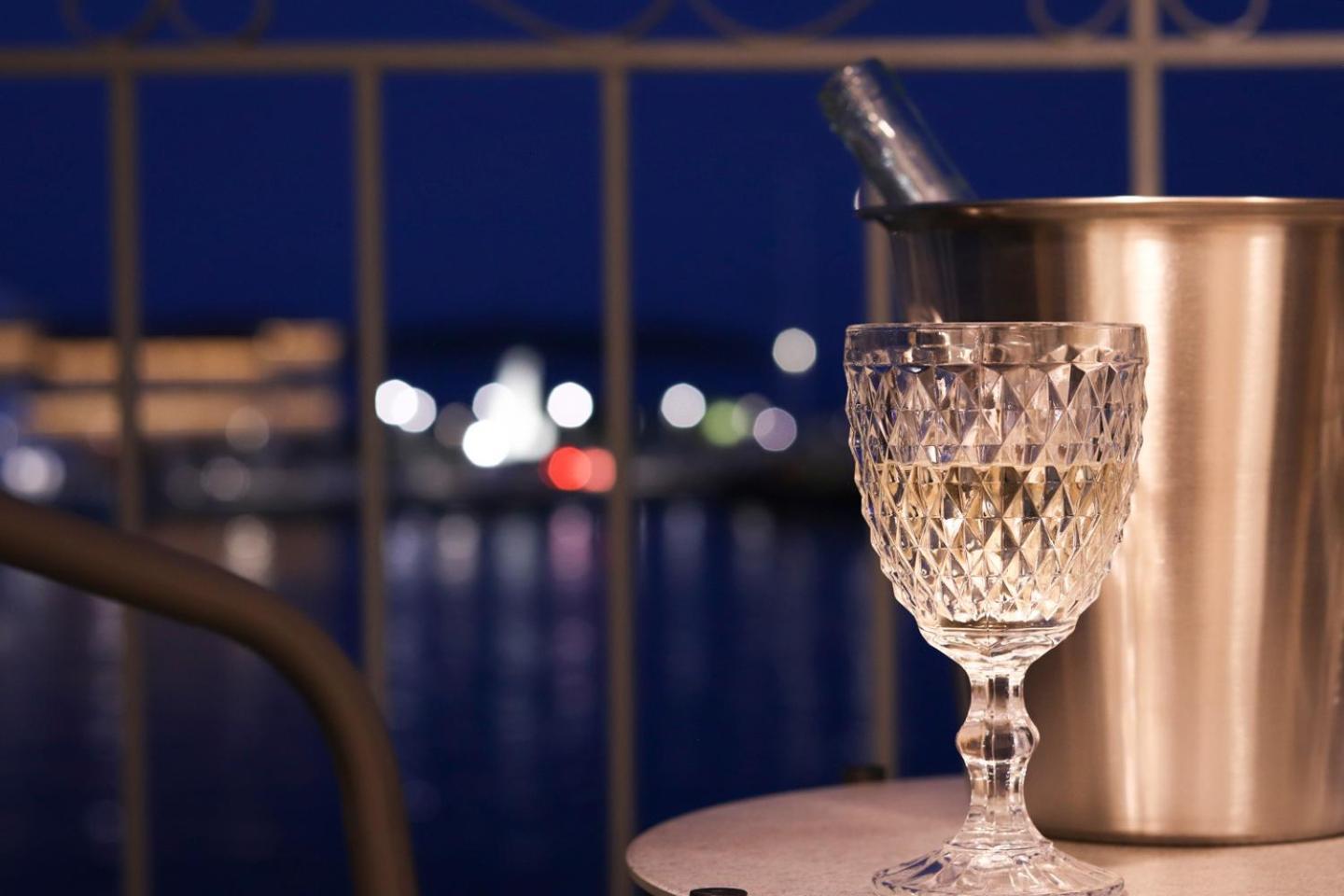Emilia Suites Эрмуполис Экстерьер фото